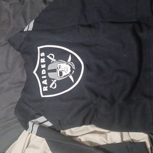 Off the shoulder raiders top